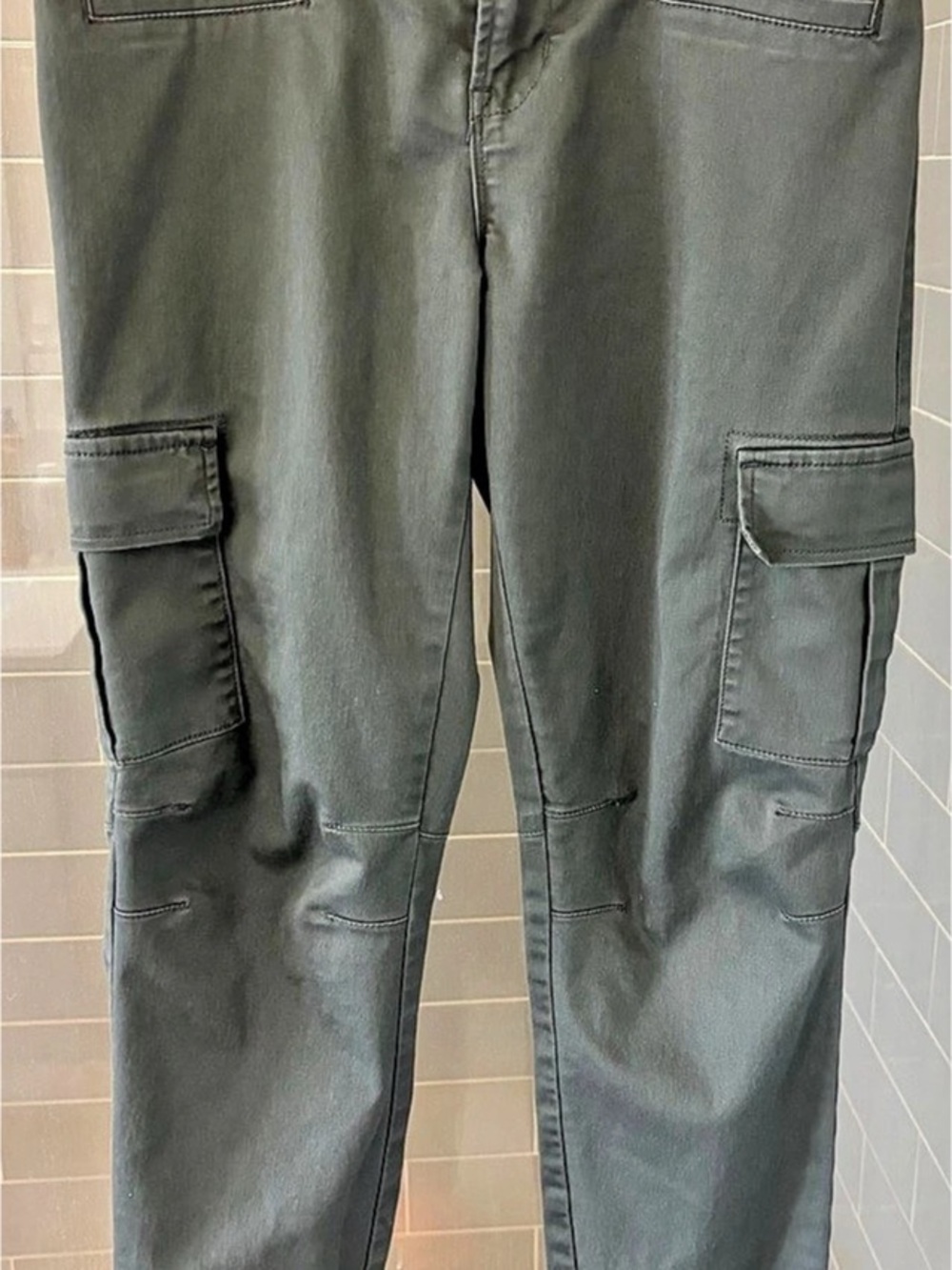 REITMANS Women's Olive Green Cargo Pants Like New